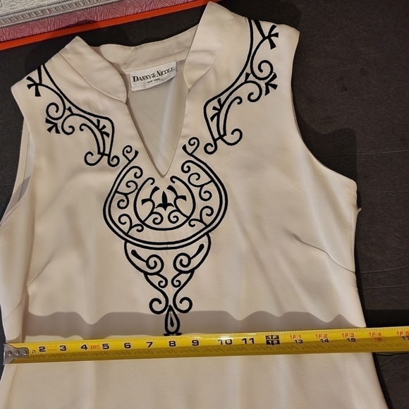 Vintage Danny & Nicole Embroidered Tunic Blouse Side Zip (Flaw) - Picture 9 of 10